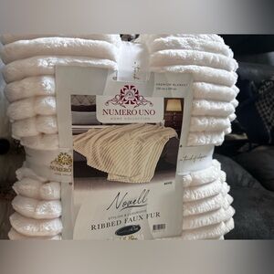 Ribbed faux fur blankets